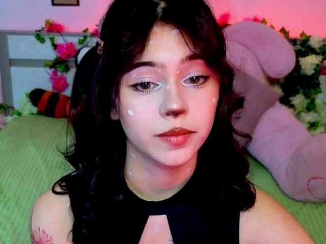 CoralineJones webcam