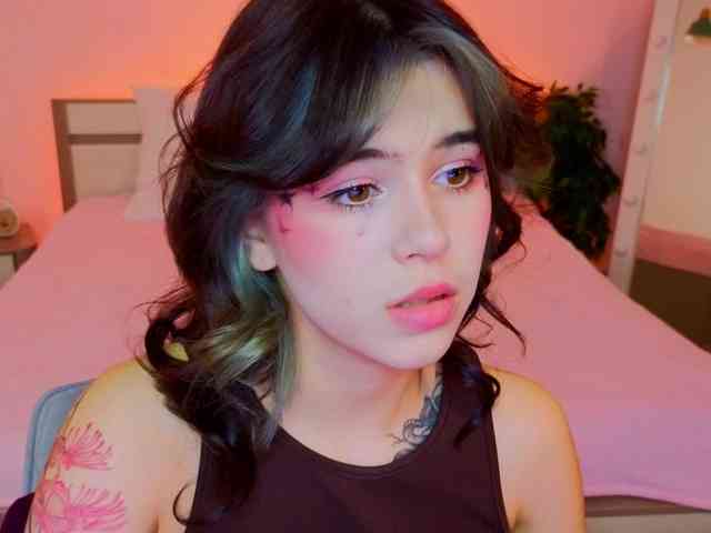 CoralineJones webcam