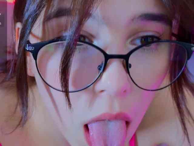 CoralineJones webcam