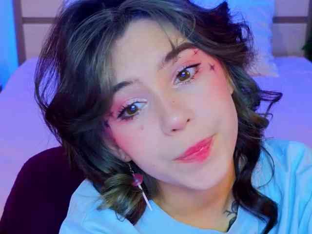 CoralineJones webcam