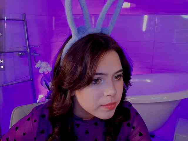 CoralineJones webcam