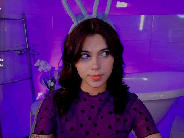 CoralineJones webcam