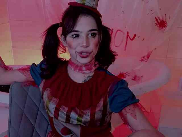CoralineJones webcam