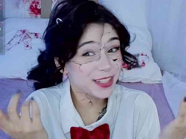 CoralineJones webcam
