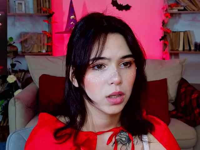 CoralineJones webcam
