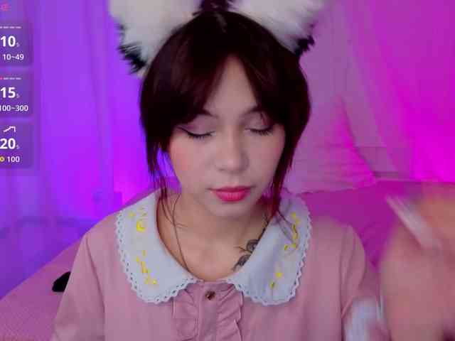 CoralineJones webcam