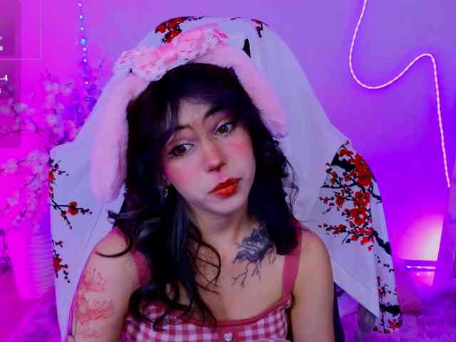 CoralineJones webcam