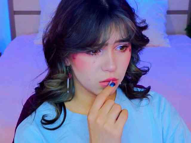 CoralineJones webcam