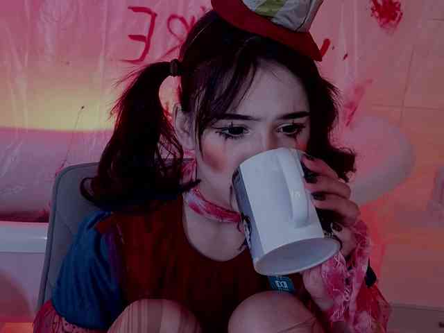 CoralineJones webcam