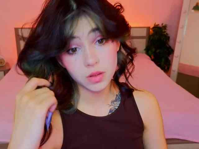 CoralineJones webcam