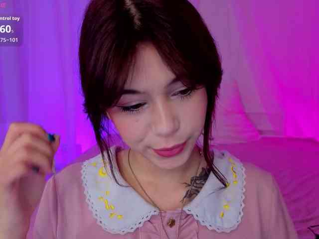 CoralineJones webcam