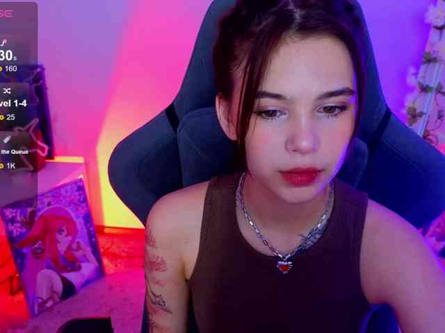 CoralineJones webcam