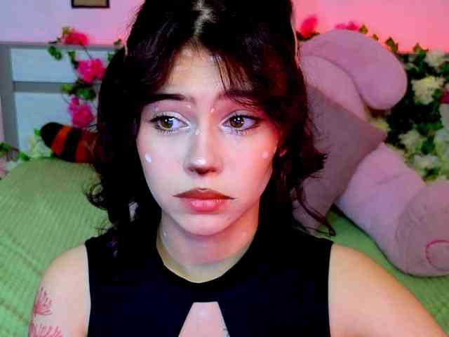 CoralineJones webcam