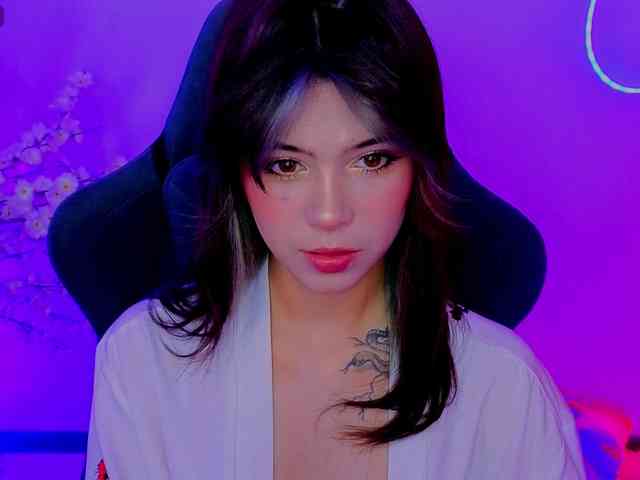 CoralineJones webcam