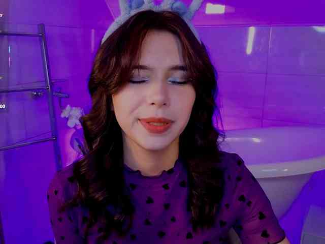 CoralineJones webcam