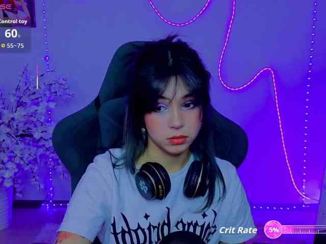 CoralineJones webcam