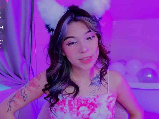 CoralineJones webcam