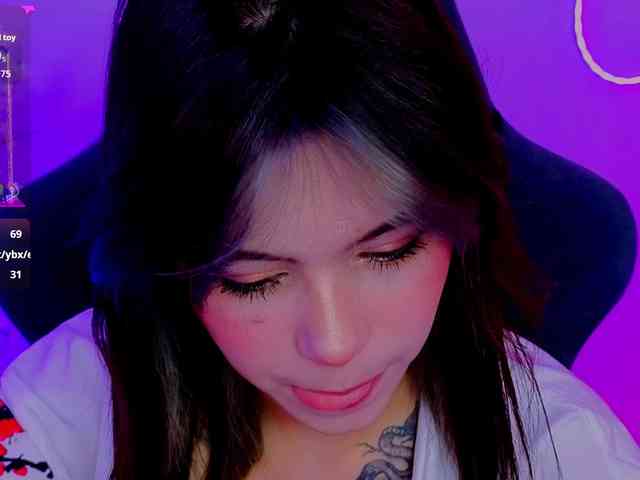 CoralineJones webcam