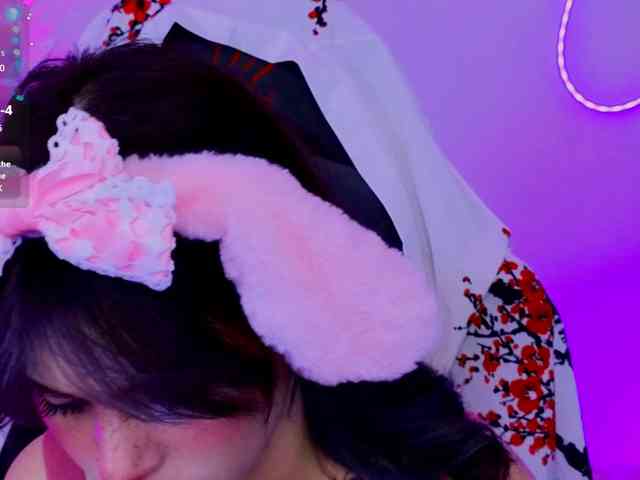 CoralineJones webcam