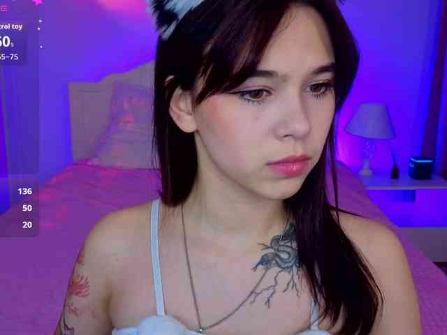 CoralineJones webcam