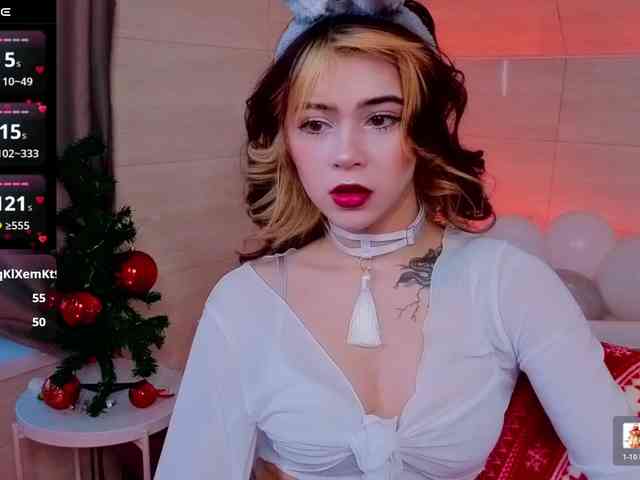 CoralineJones webcam