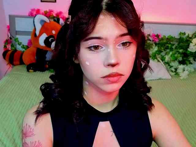 CoralineJones webcam