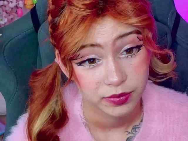 CoralineJones webcam