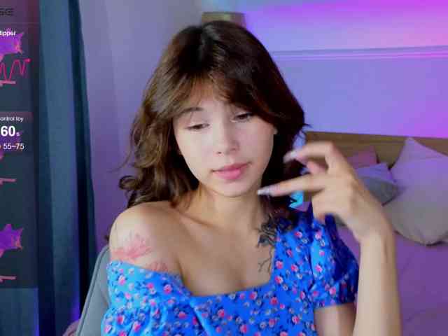 CoralineJones webcam