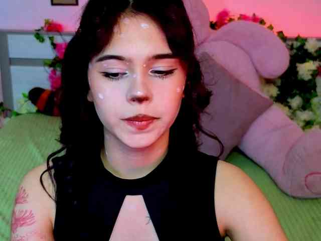 CoralineJones webcam
