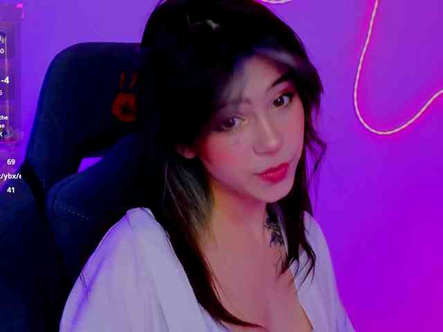 CoralineJones webcam