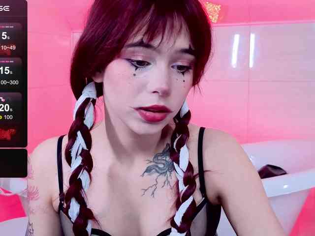 CoralineJones webcam