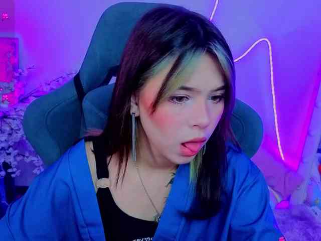 CoralineJones webcam