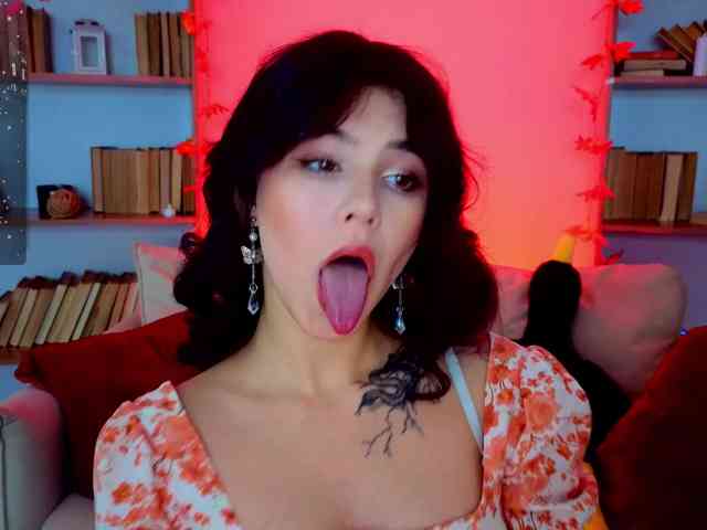 CoralineJones webcam