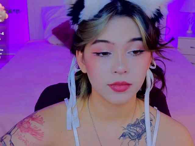 CoralineJones webcam