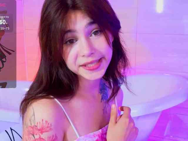 CoralineJones webcam