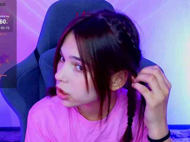 CoralineJones webcam