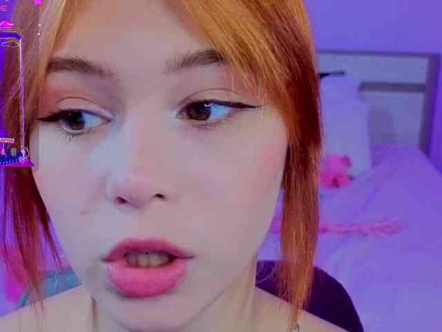 CoralineJones webcam