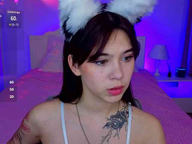 CoralineJones webcam