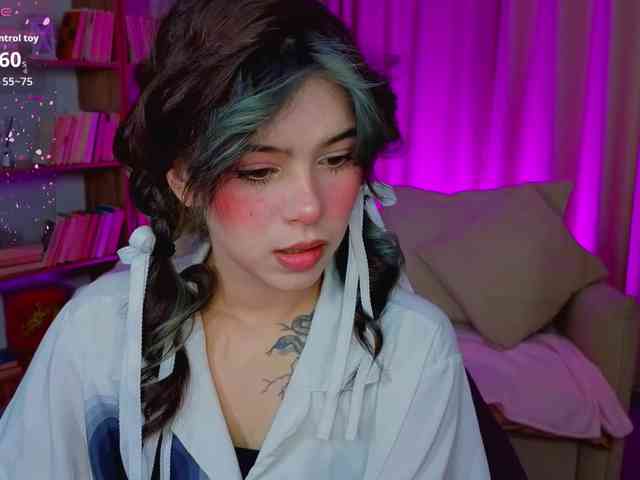 CoralineJones webcam