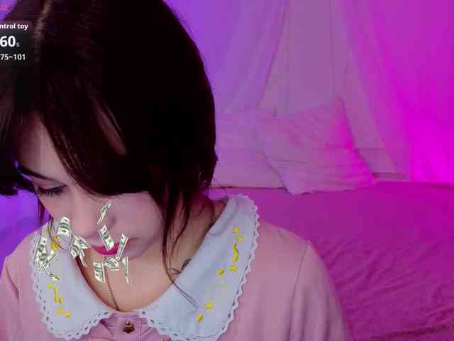 CoralineJones webcam