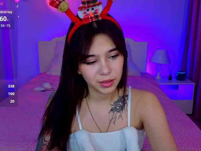 CoralineJones webcam