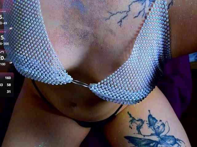 CoralineJones webcam