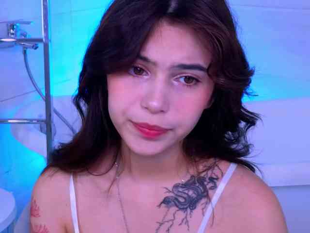 CoralineJones webcam