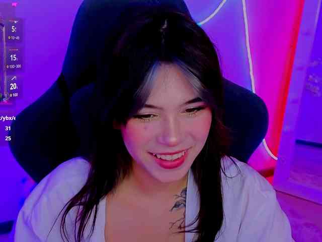 CoralineJones webcam