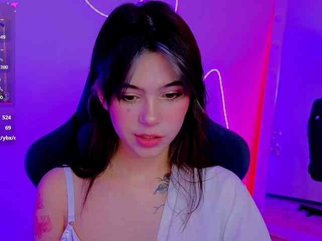 CoralineJones webcam