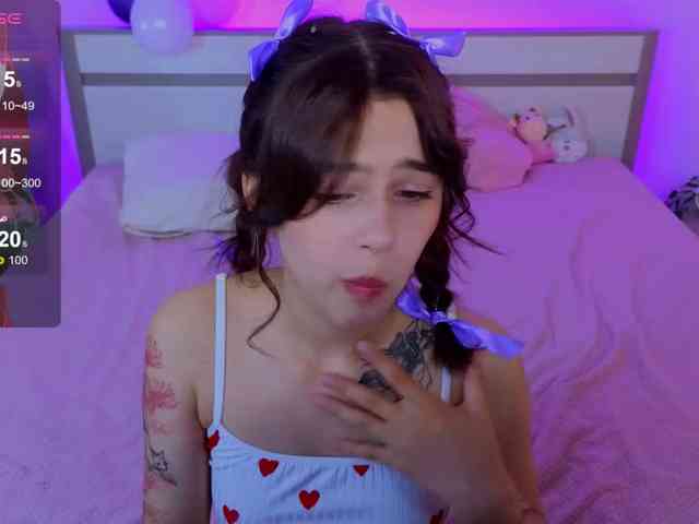CoralineJones webcam