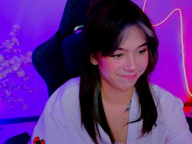 CoralineJones webcam