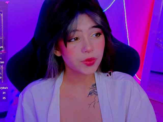 CoralineJones webcam