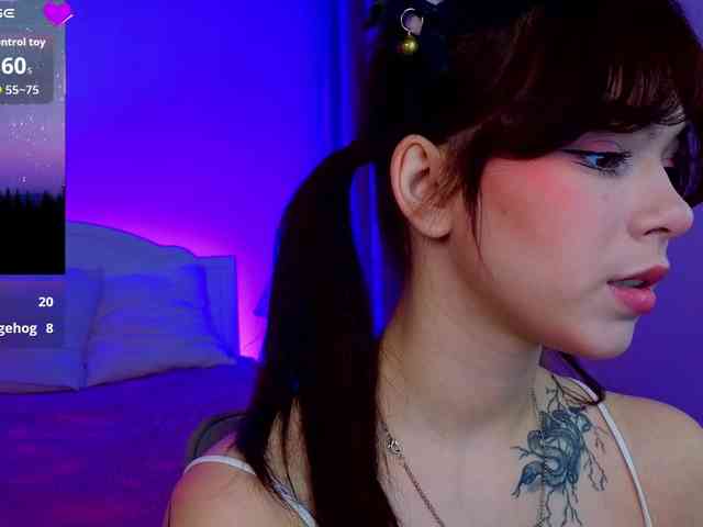 CoralineJones webcam