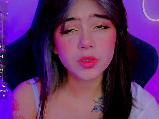 CoralineJones webcam